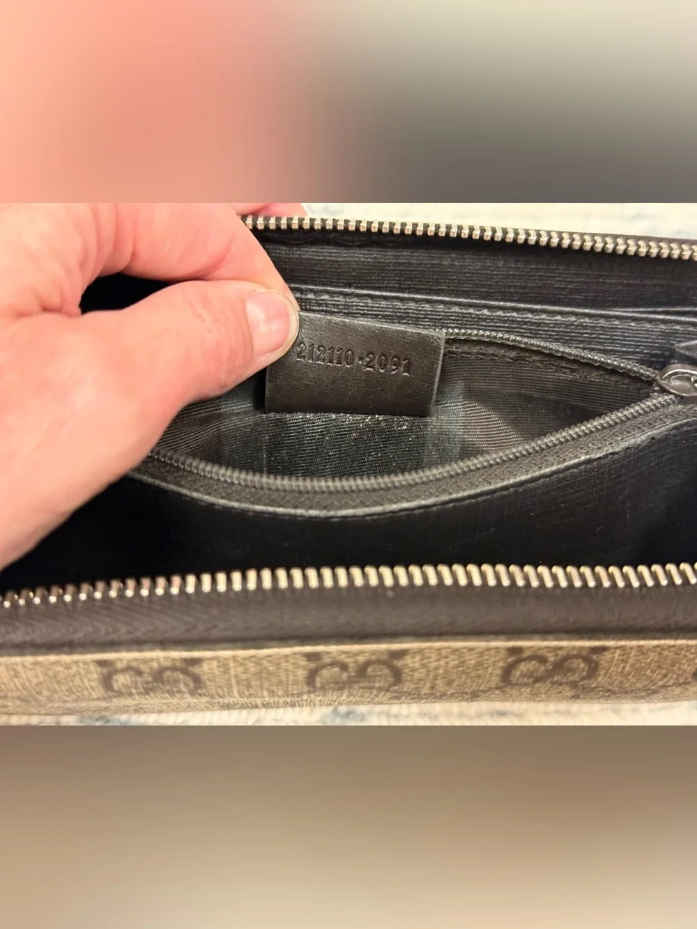 GUCCI Vintage Y2K Brown GG Monogram Supreme Canvas Zip-Around Wallet W/ G Charm - Picture 16 of 16